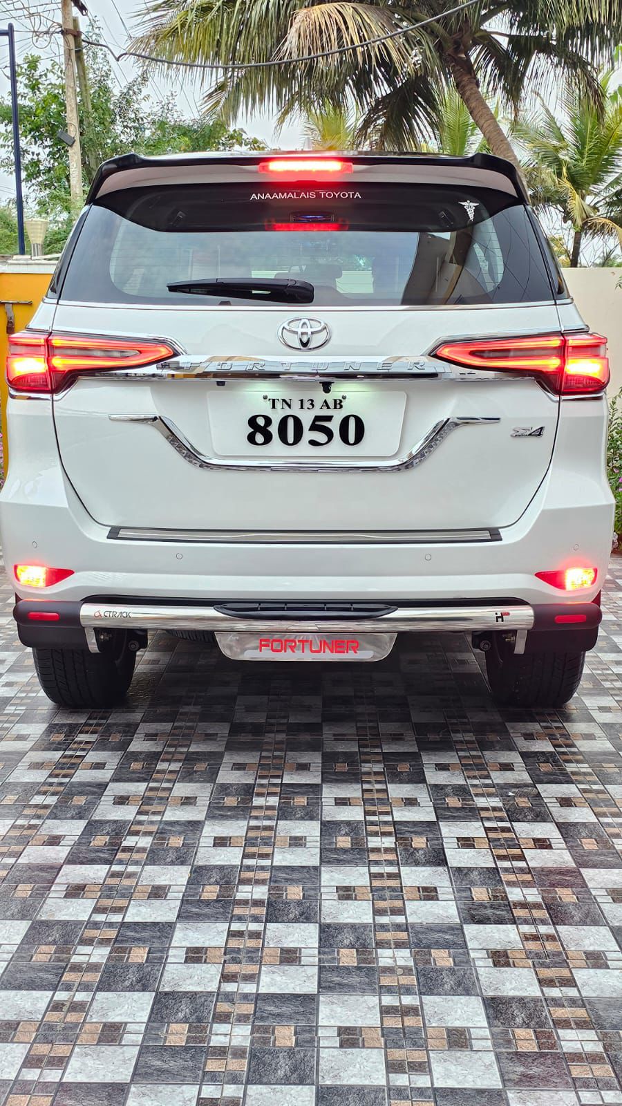 Toyota Fortuner - Image 10