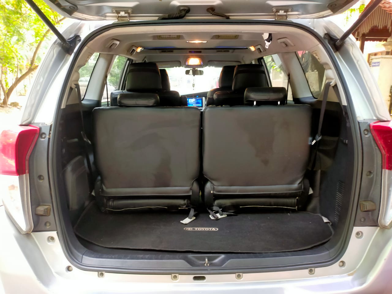 Mahindra XUV500 - Image 2