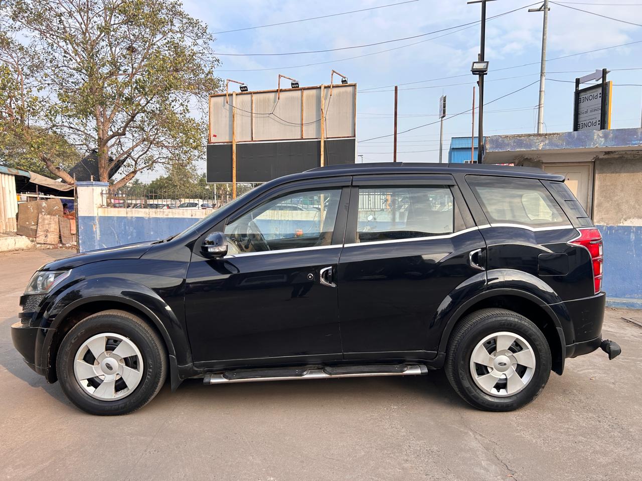 Mahindra XUV500 - Image 8