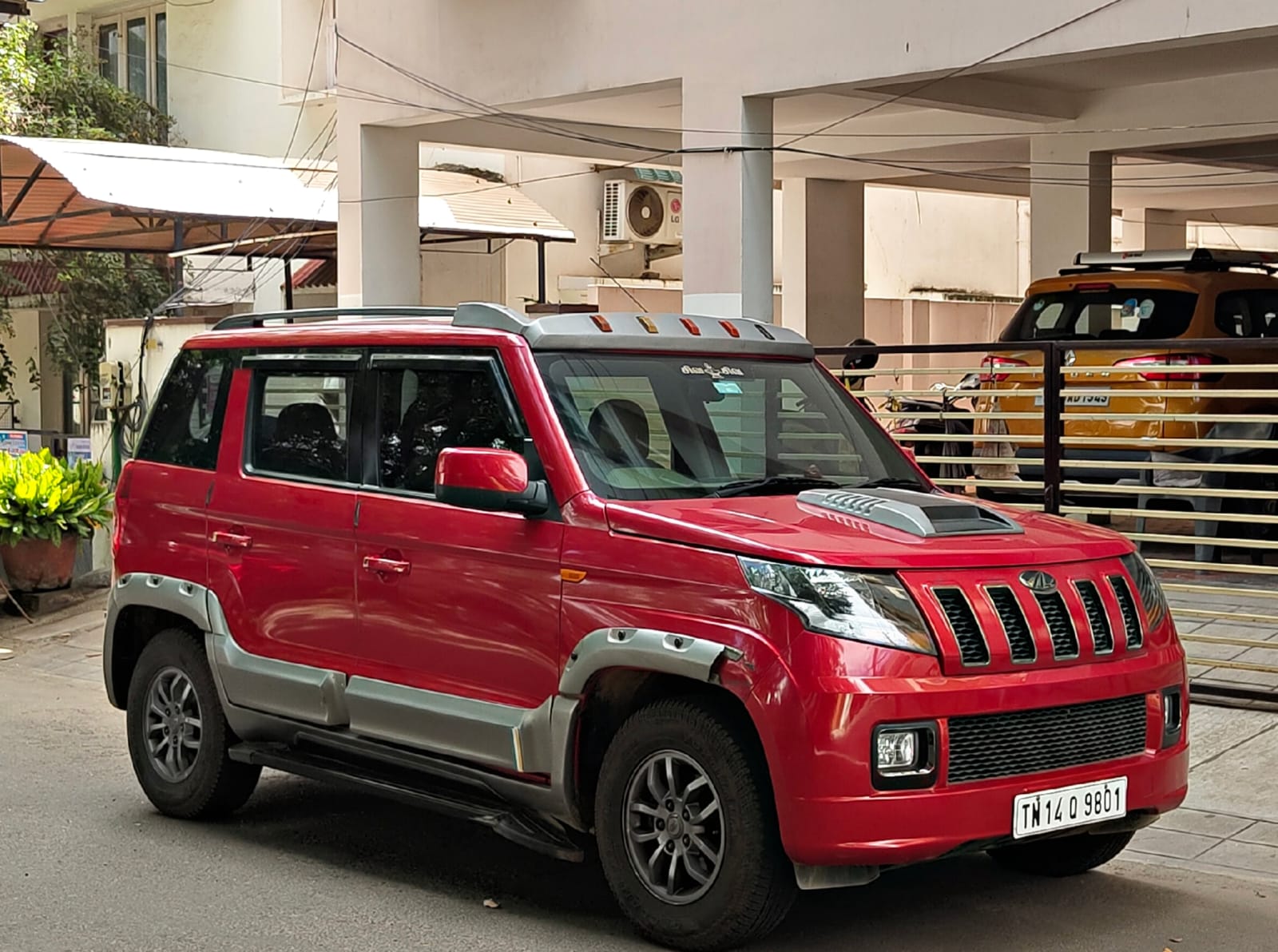 Mahindra TUV 300 - Image 5