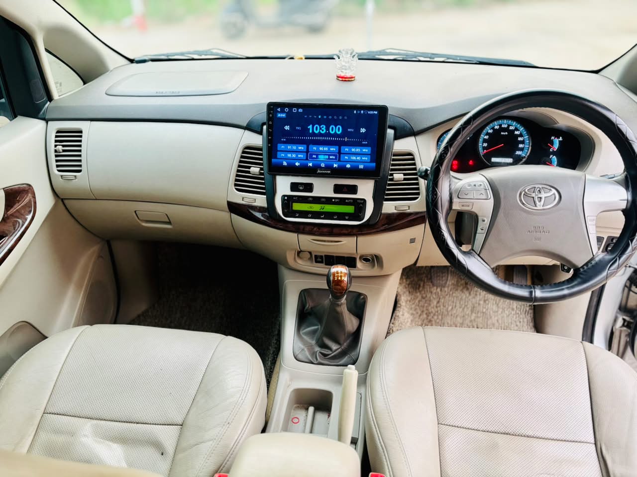 Toyota Innova - Image 3