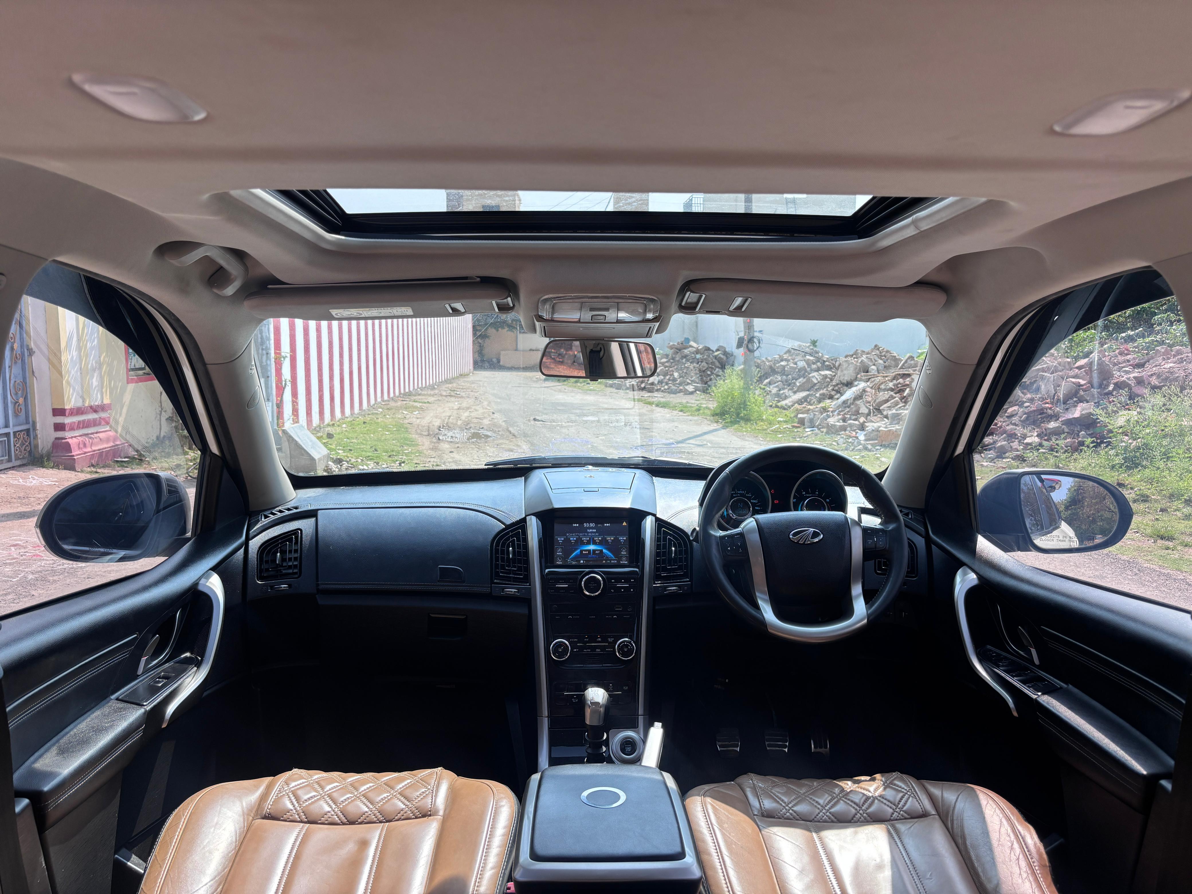 Mahindra XUV500 - Image 5