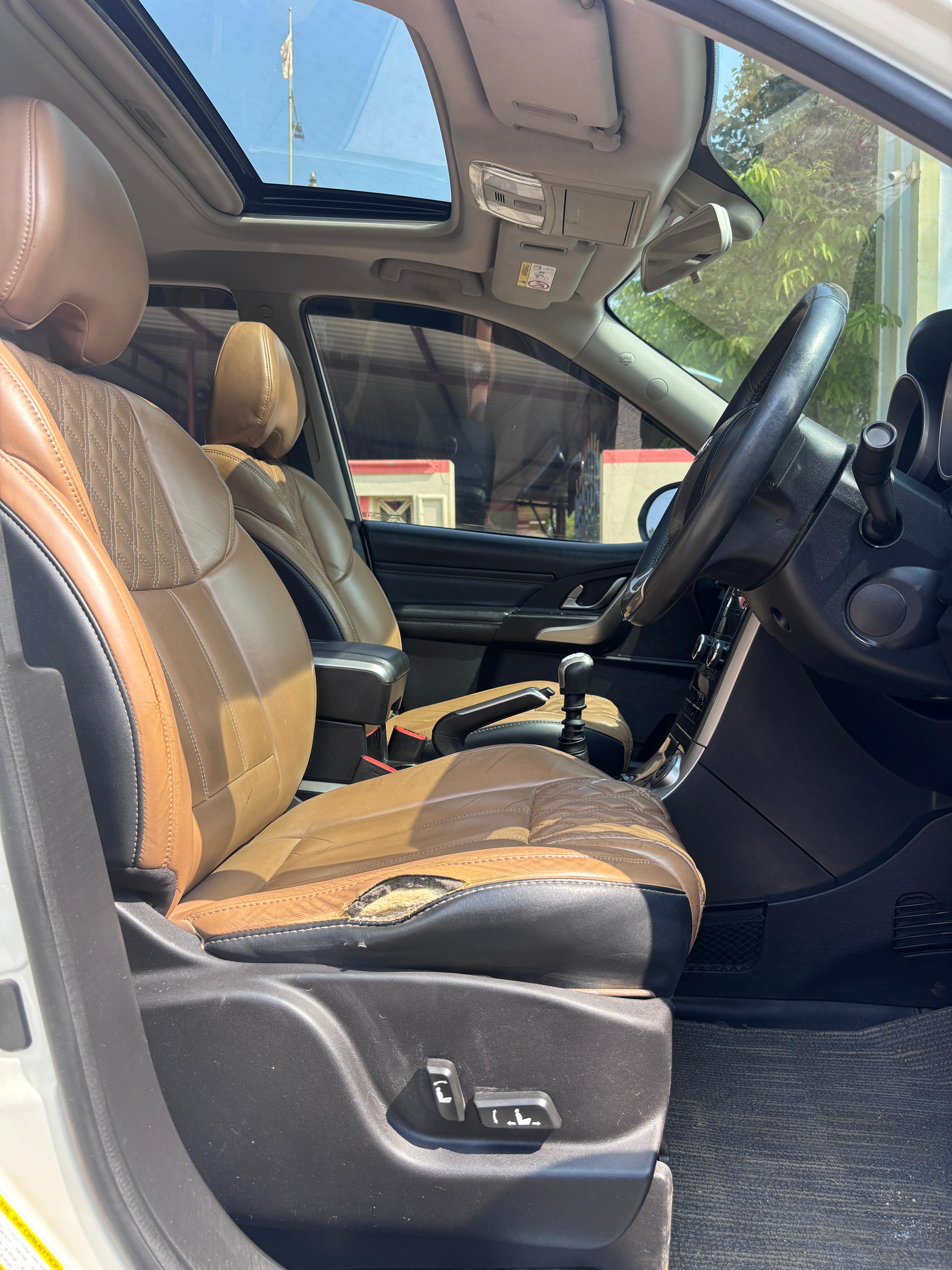 Mahindra XUV500 - Image 6