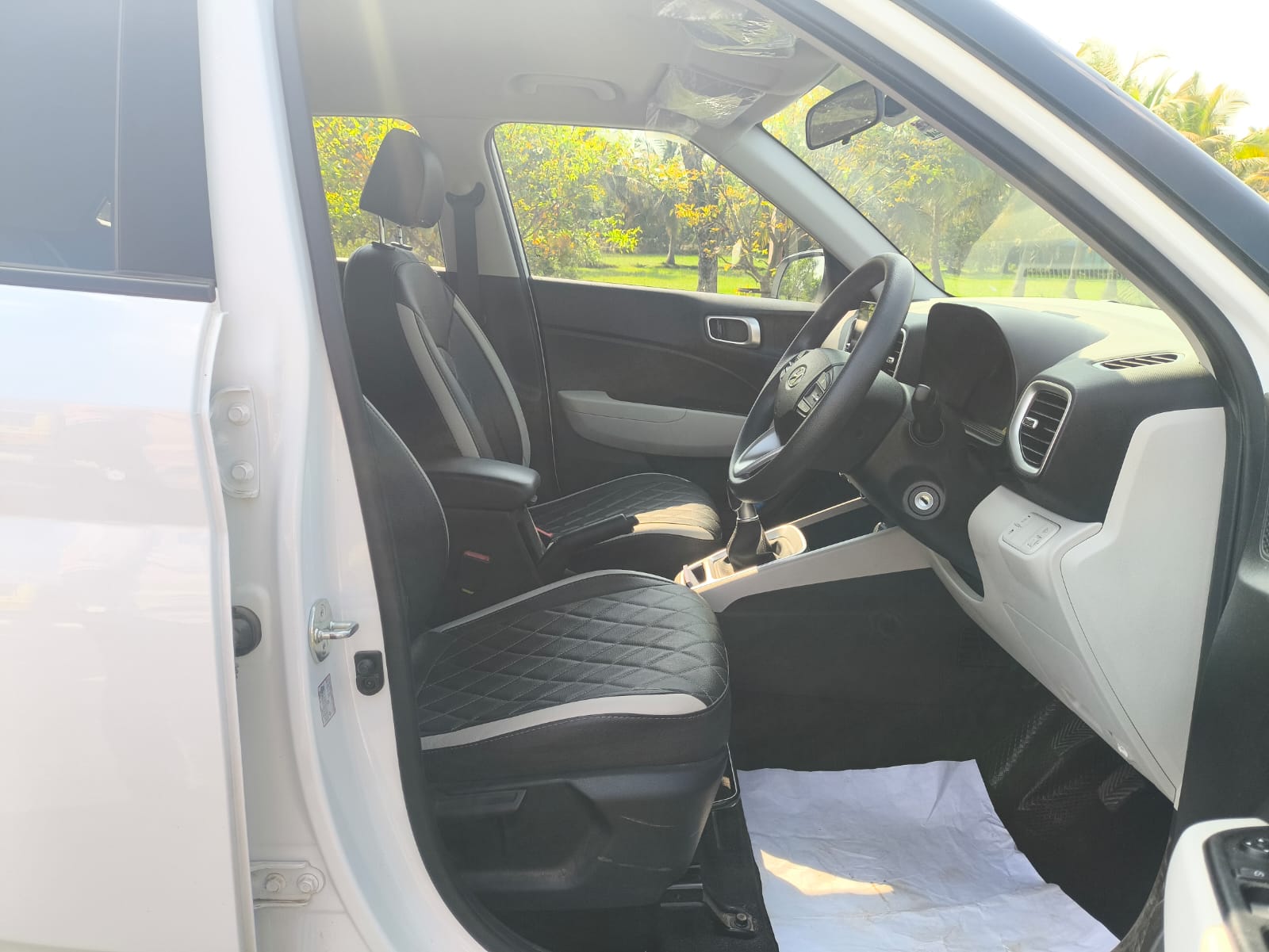 Hyundai Venue - Image 3