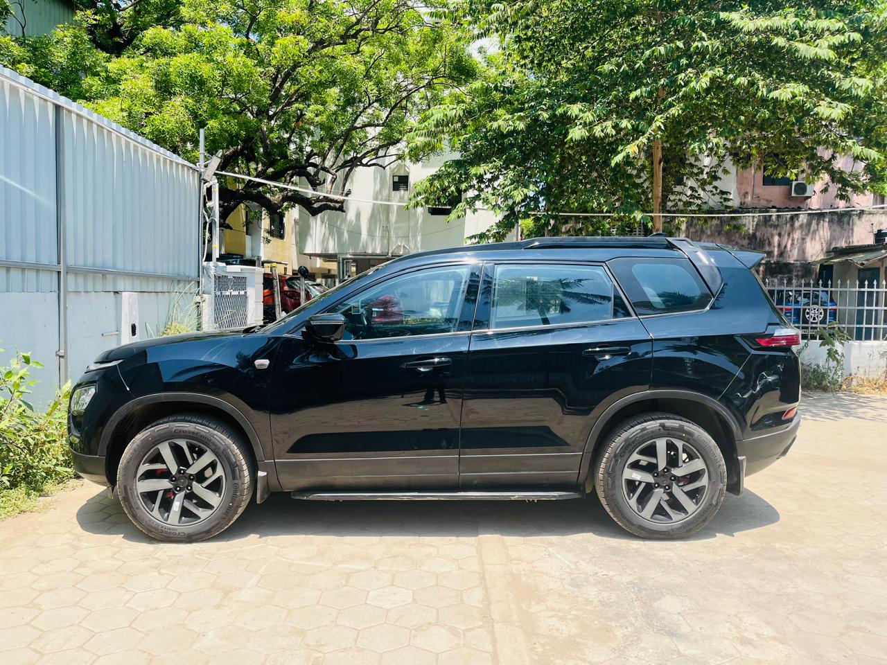 Tata Safari - Image 4