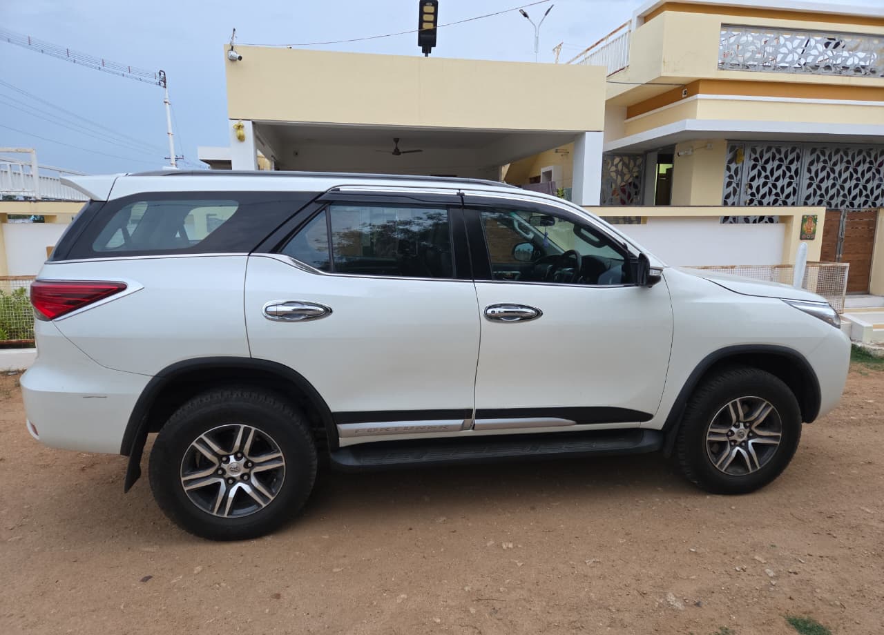 Toyota Fortuner - Image 5