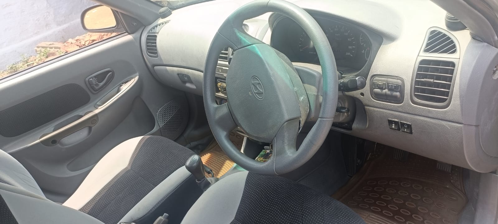 Hyundai Accent - Image 9