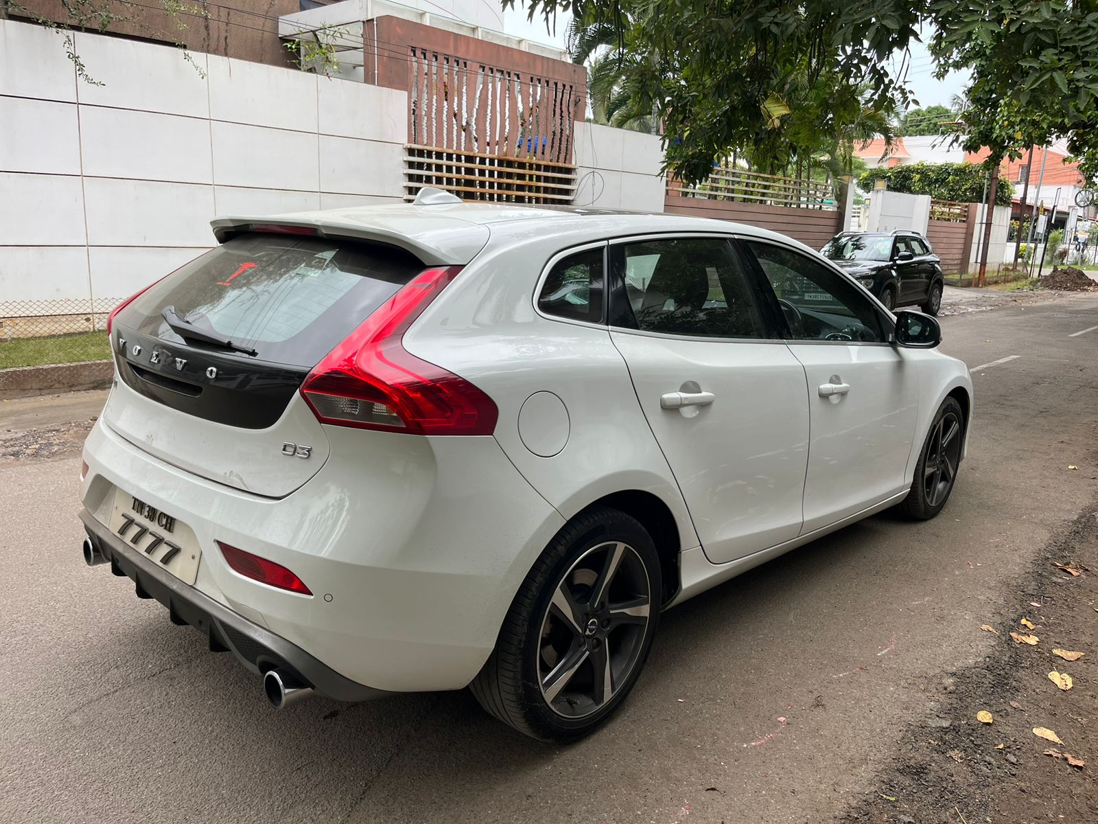 Volvo V40 - Image 2