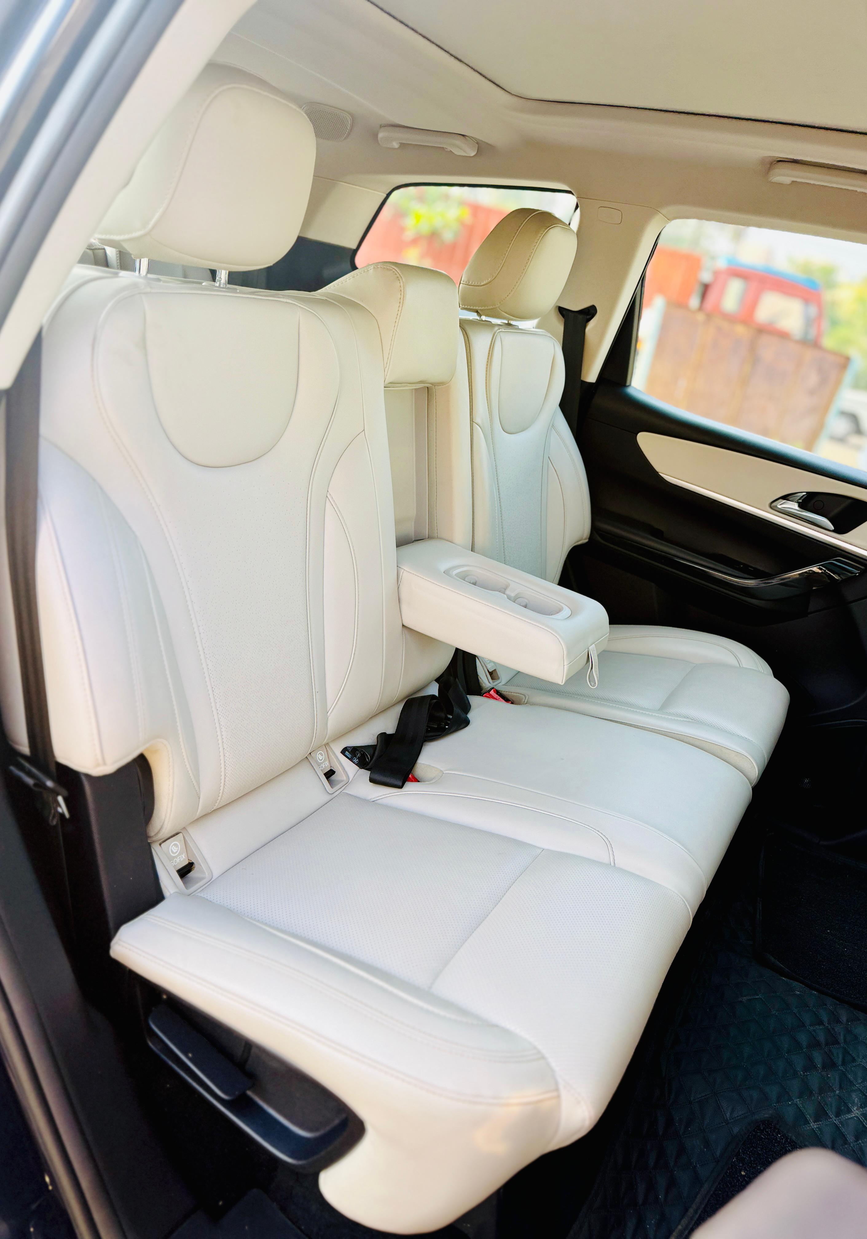 Mahindra XUV 700 - Image 8