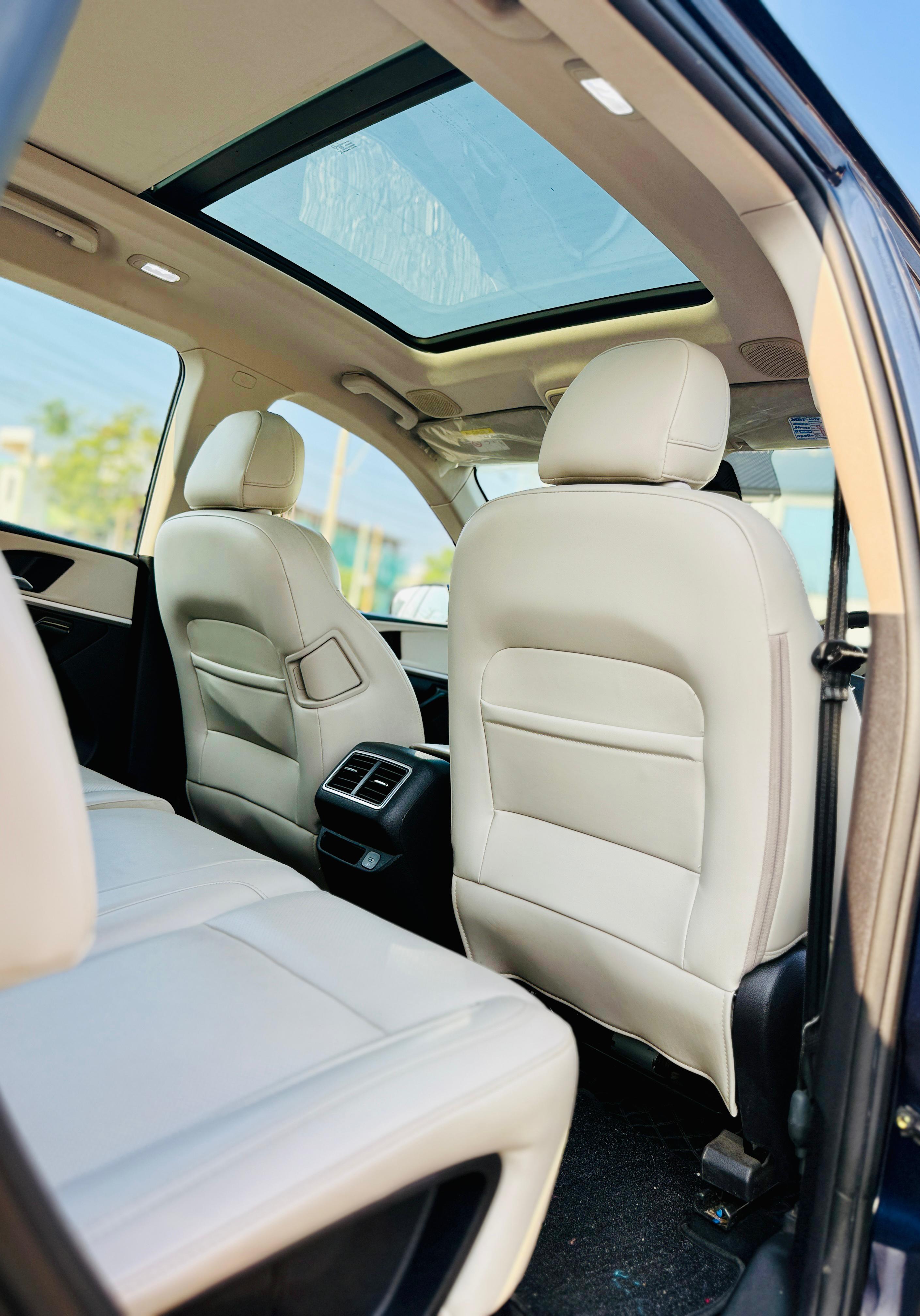 Mahindra XUV 700 - Image 9