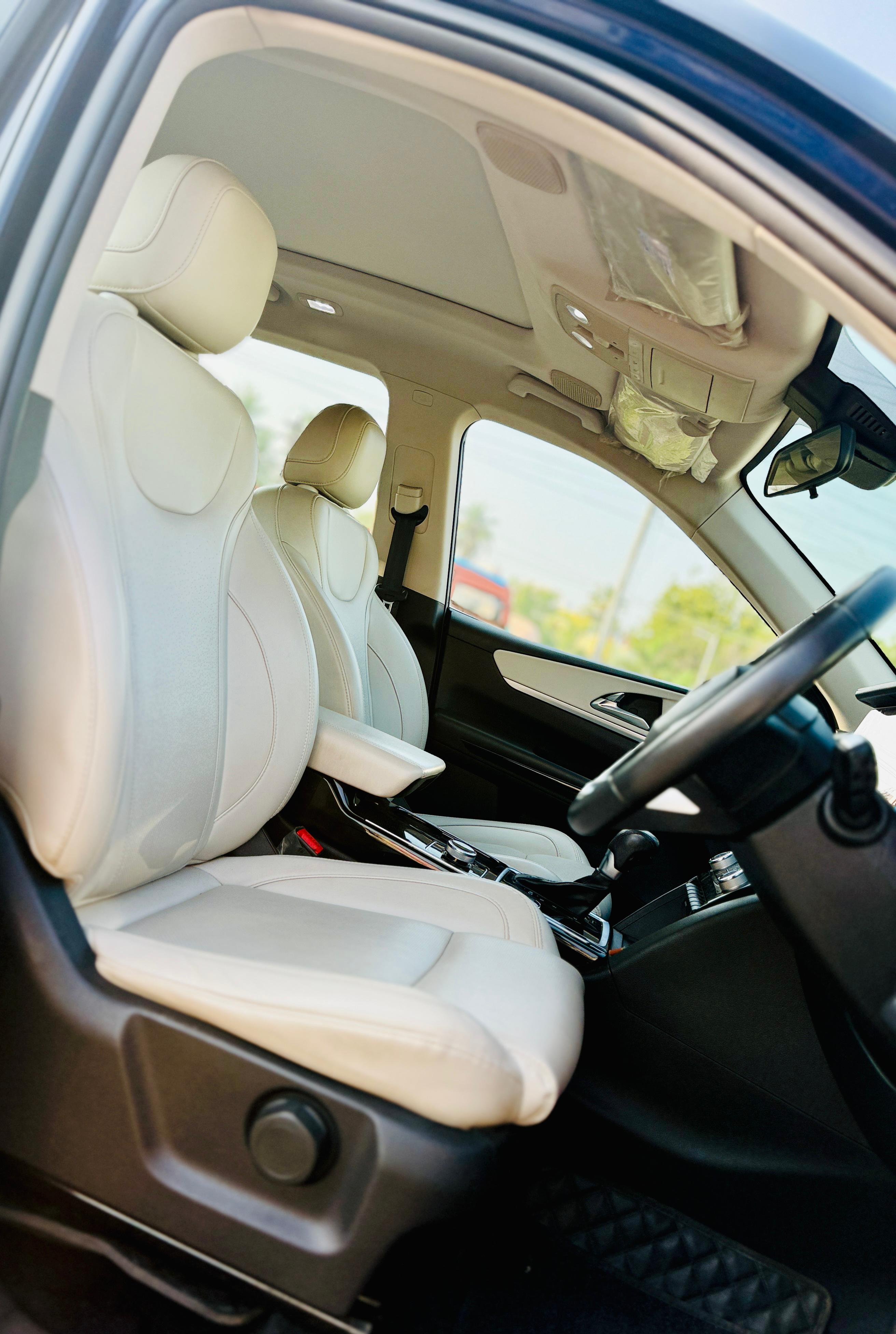 Mahindra XUV 700 - Image 5