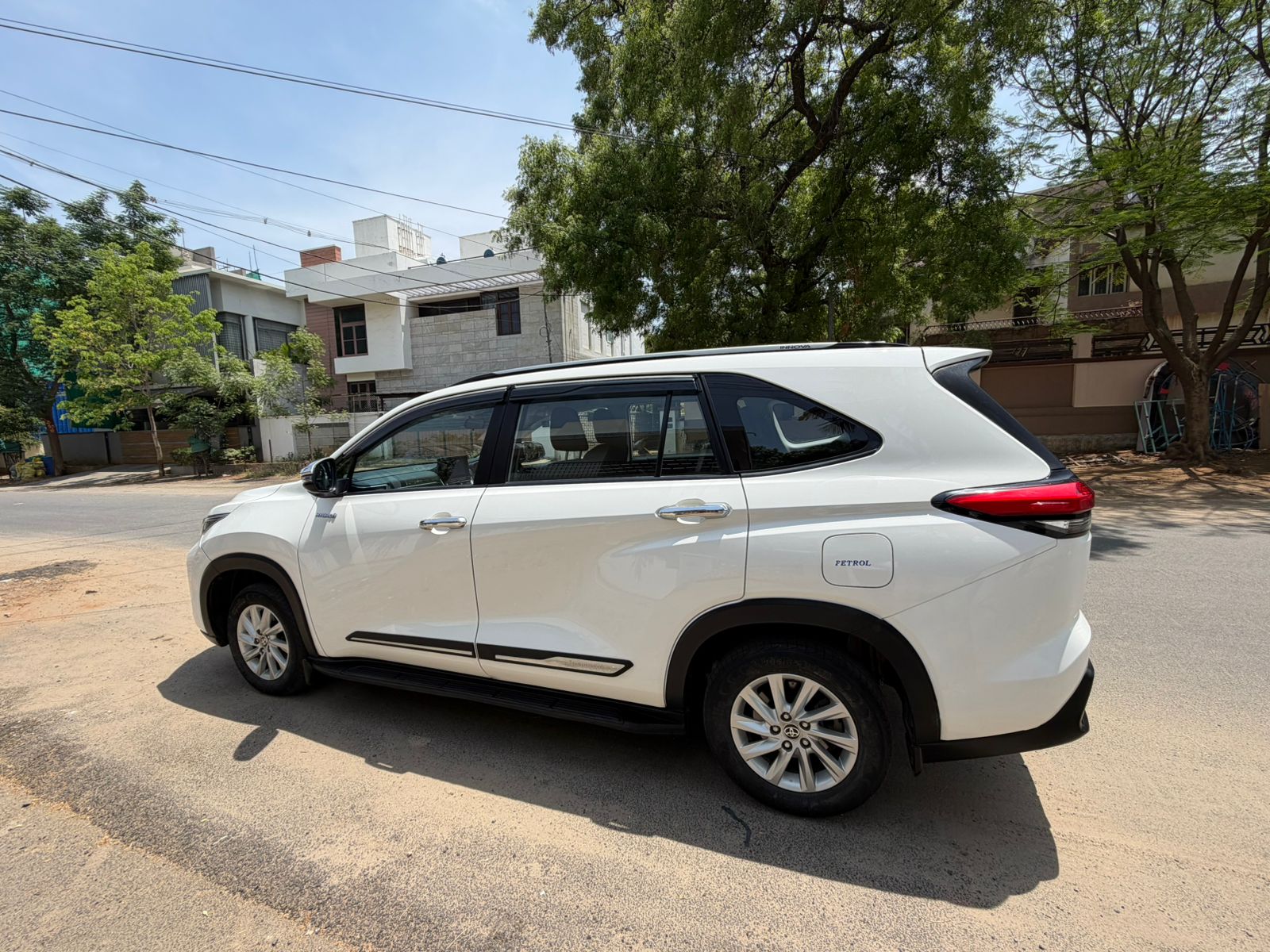 Toyota Innova Hycross