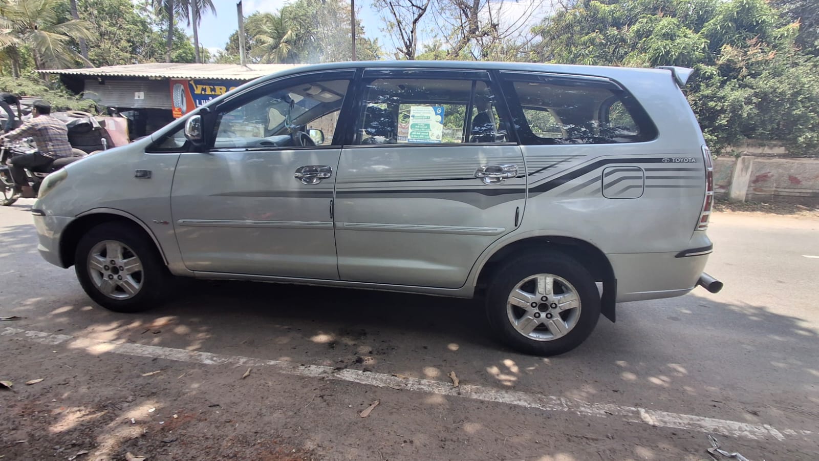 Toyota Innova - Image 6