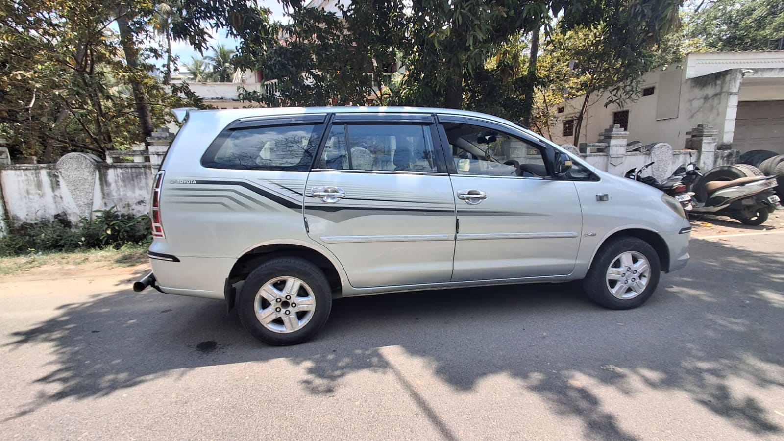 Toyota Innova - Image 8