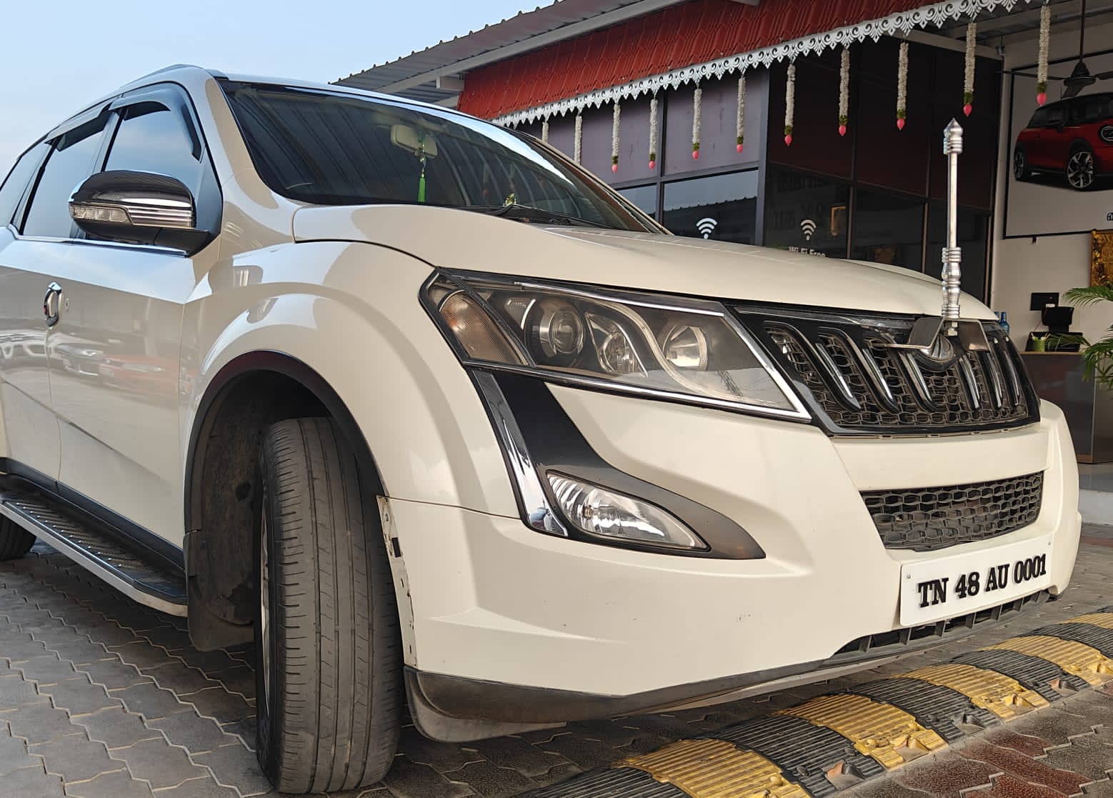 Mahindra XUV500 - Image 7