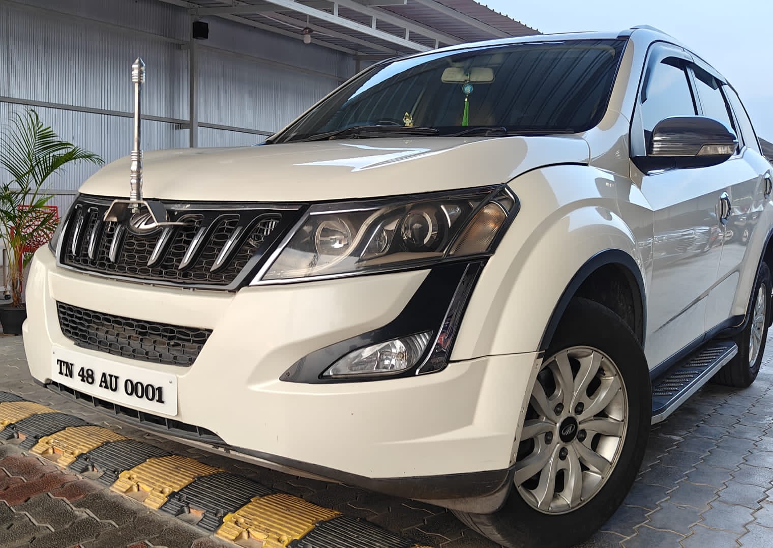 Mahindra XUV500 - Image 17