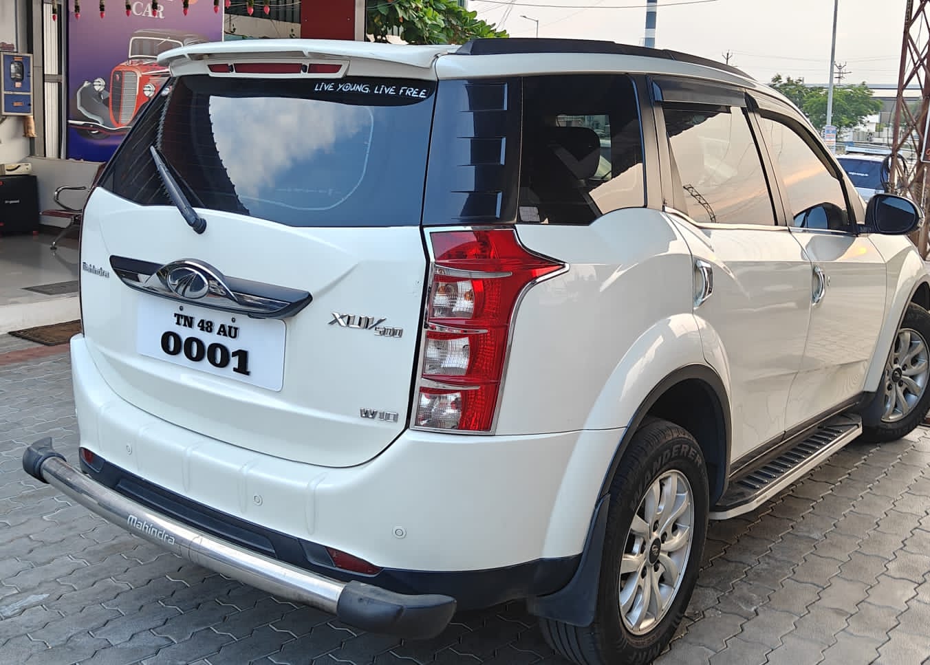 Mahindra XUV500 - Image 14