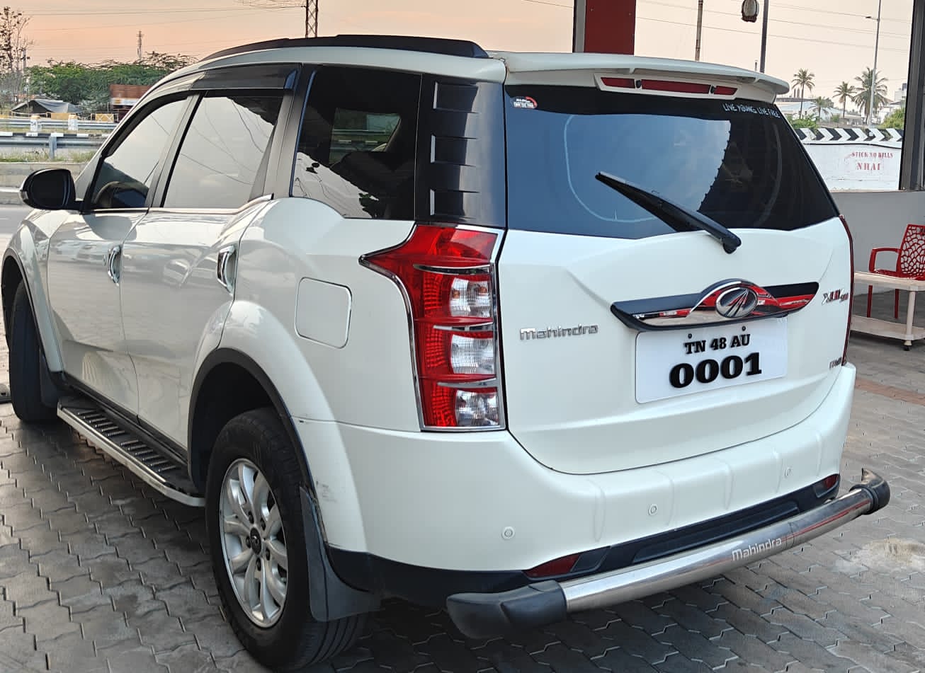 Mahindra XUV500 - Image 12