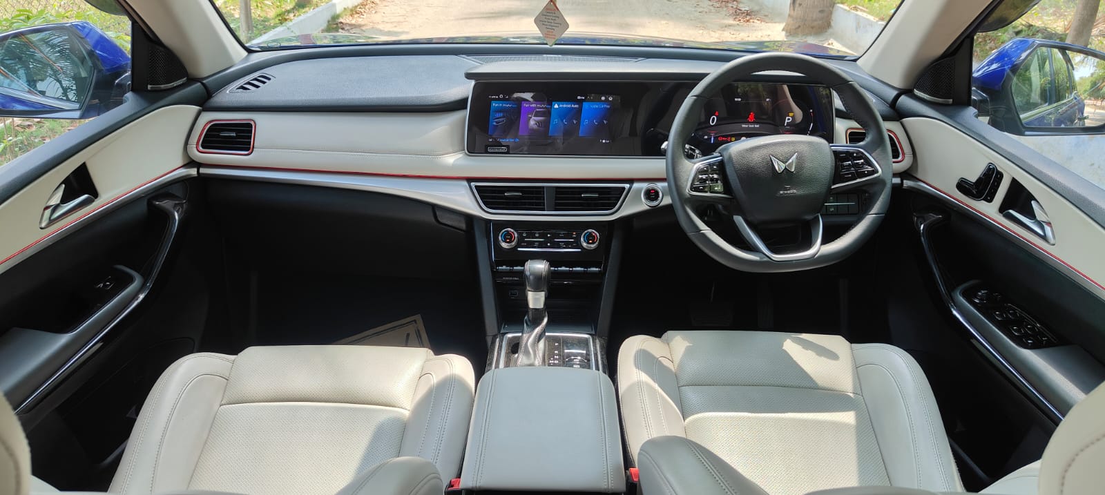 Mahindra XUV700 - Image 7