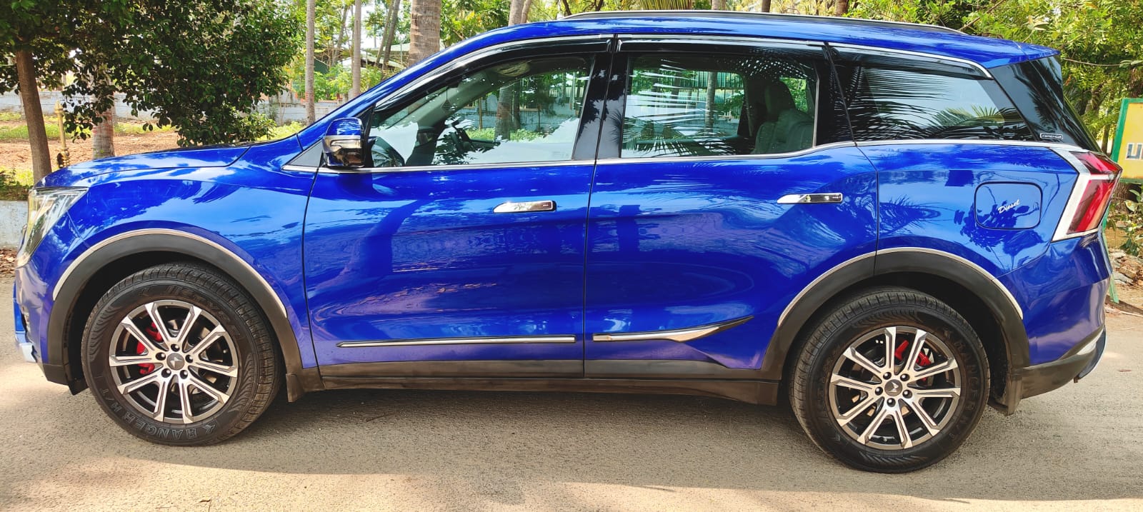 Mahindra XUV700 - Image 4