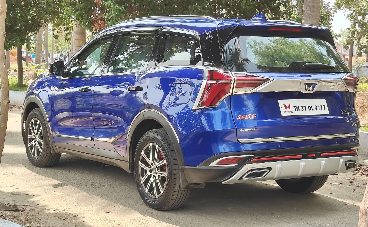 Mahindra XUV700 - Image 10