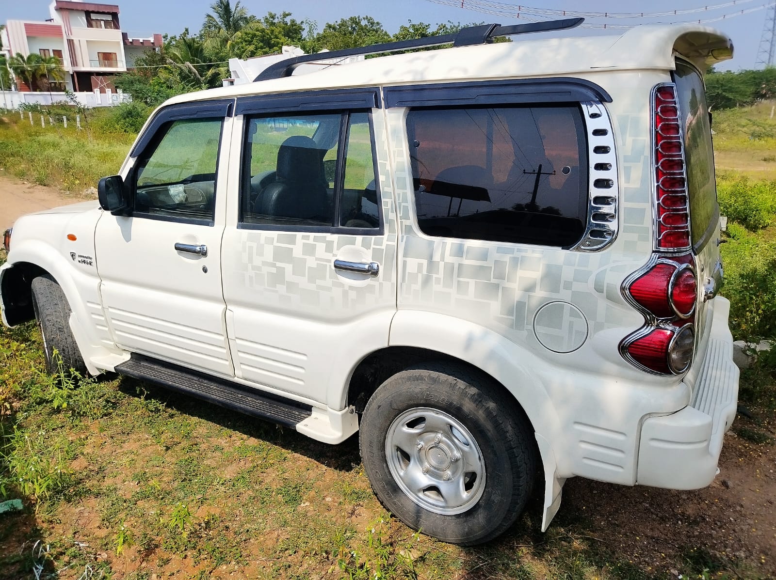 Mahindra Scropio - Image 4