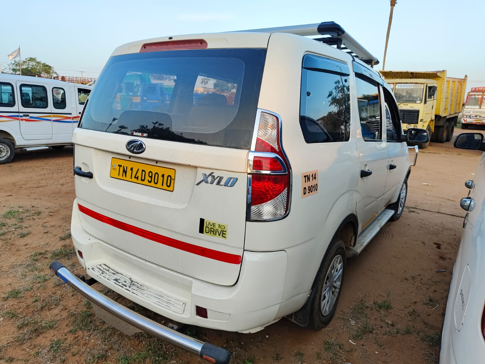 Mahindra Xylo - Image 12