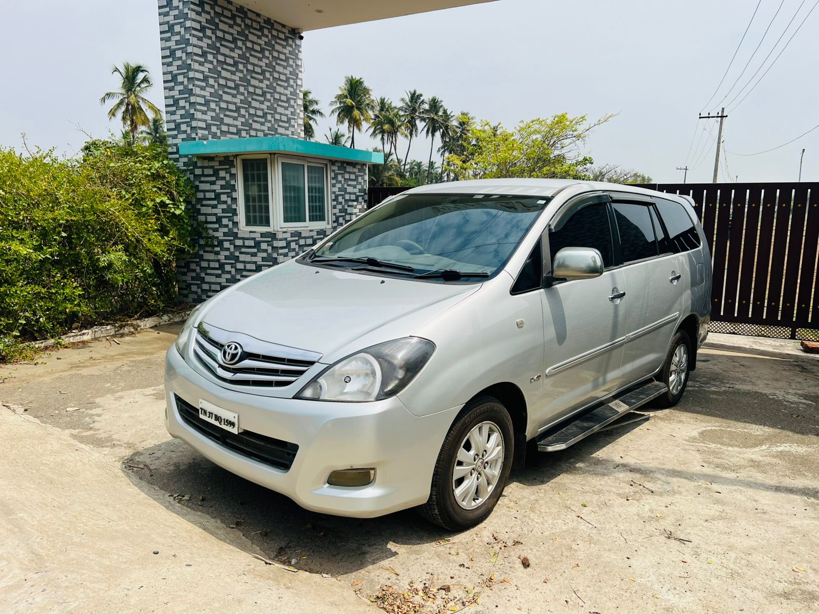 Toyota Innova - Image 2