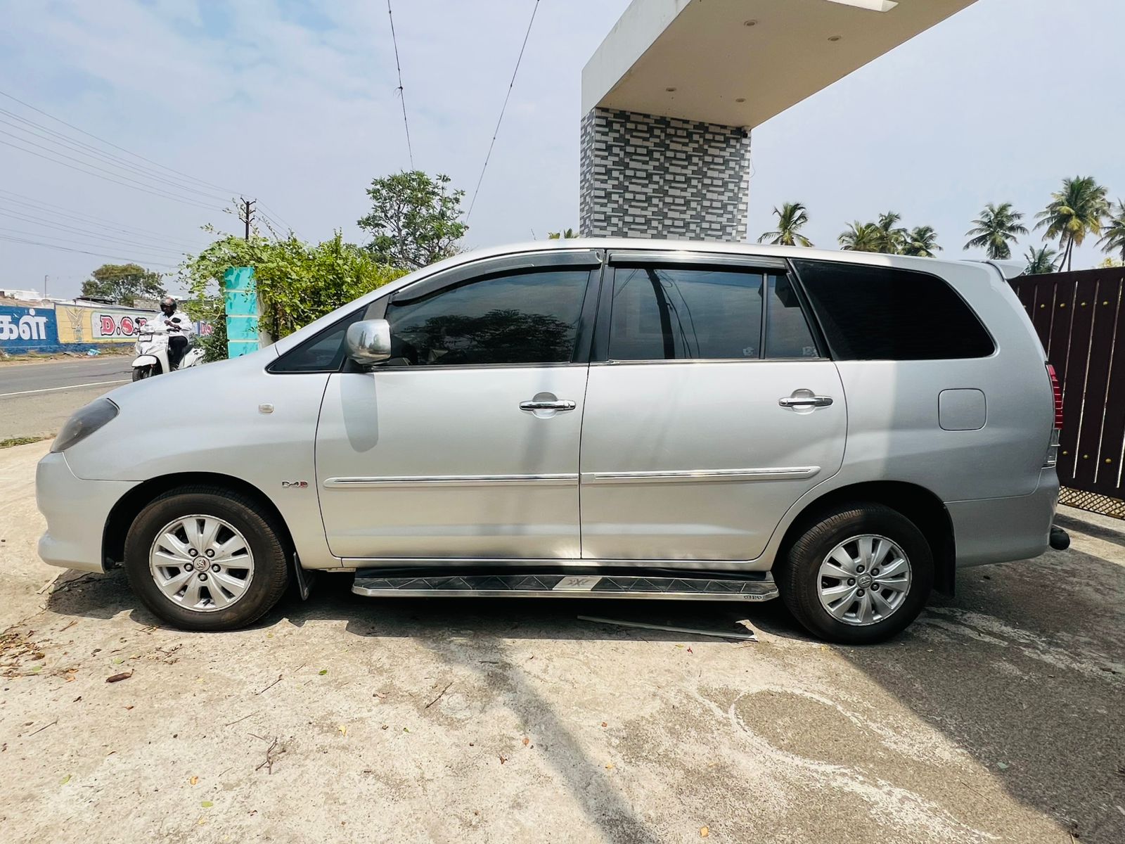 Toyota Innova - Image 8