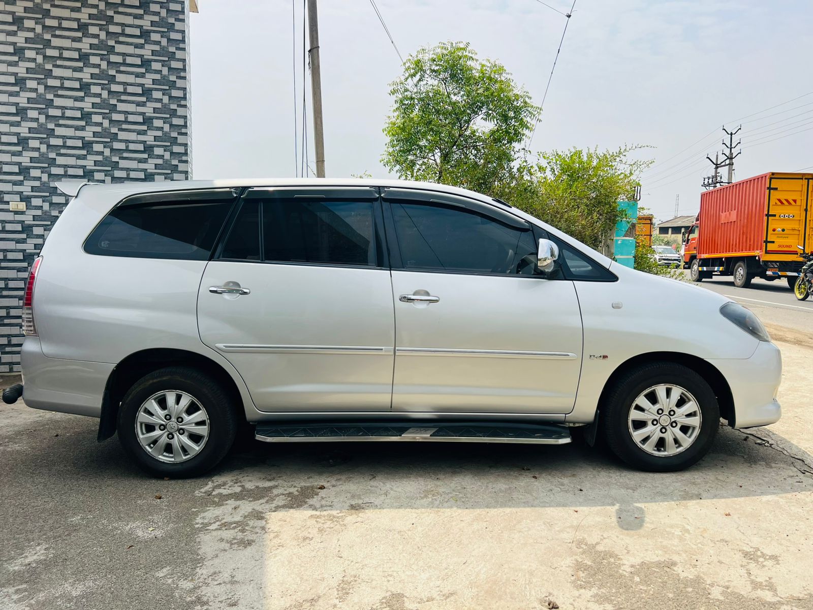 Toyota Innova - Image 6