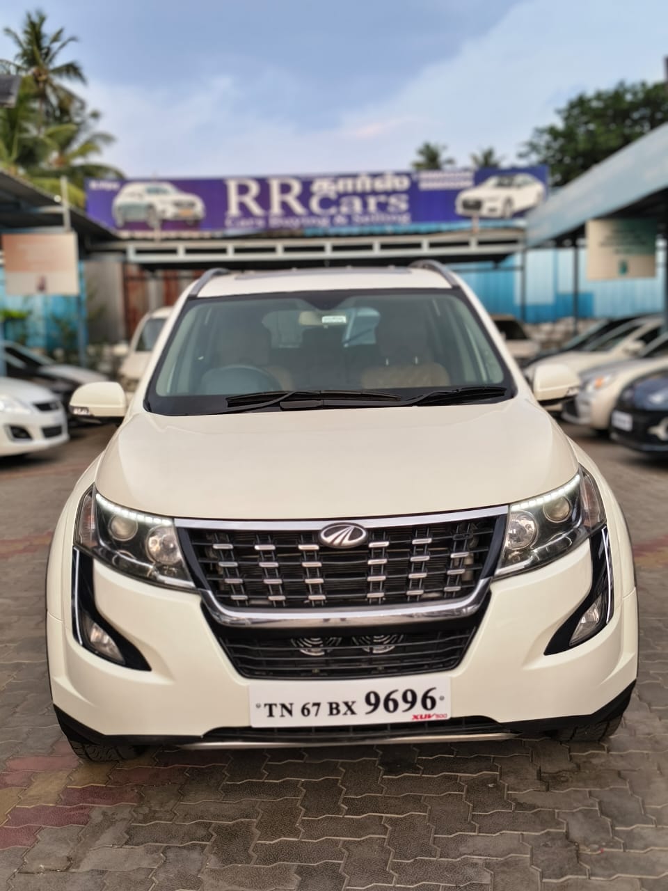 Mahindra XUV500 - Image 6