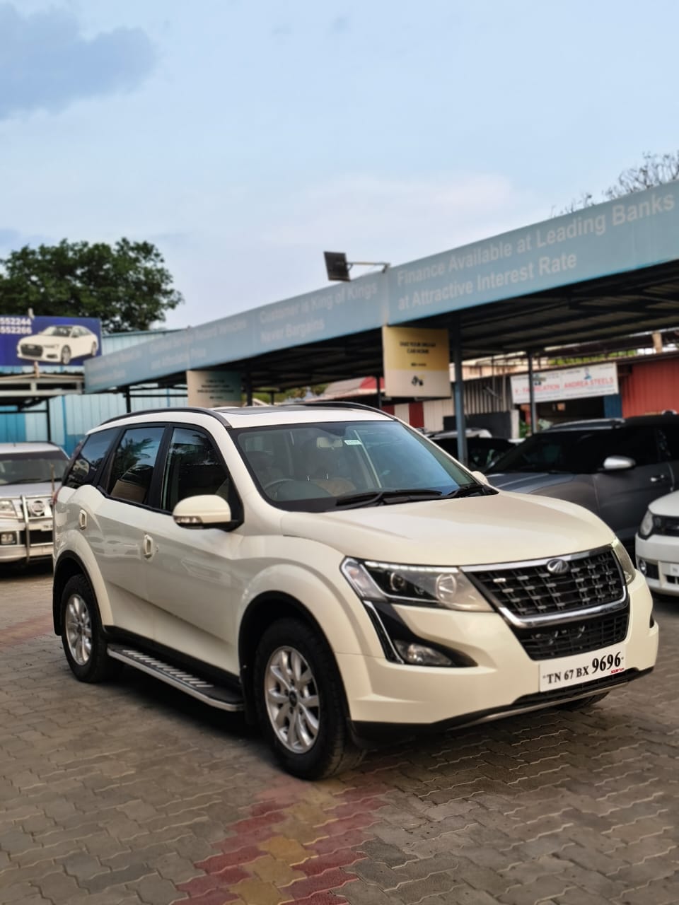 Mahindra XUV500 - Image 4
