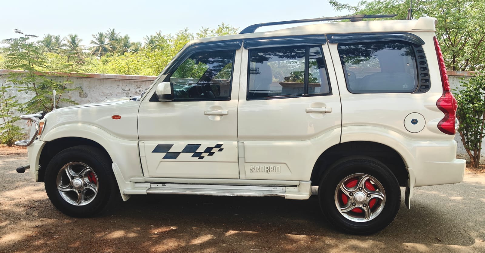 Mahindra Scorpio - Image 17