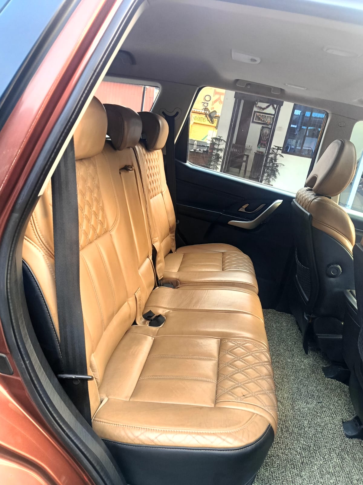 Mahindra XUV500 - Image 10