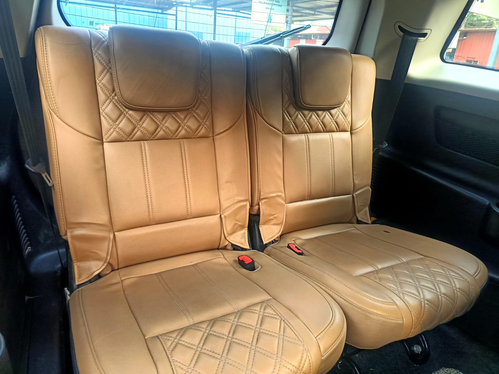 Mahindra XUV500 - Image 14