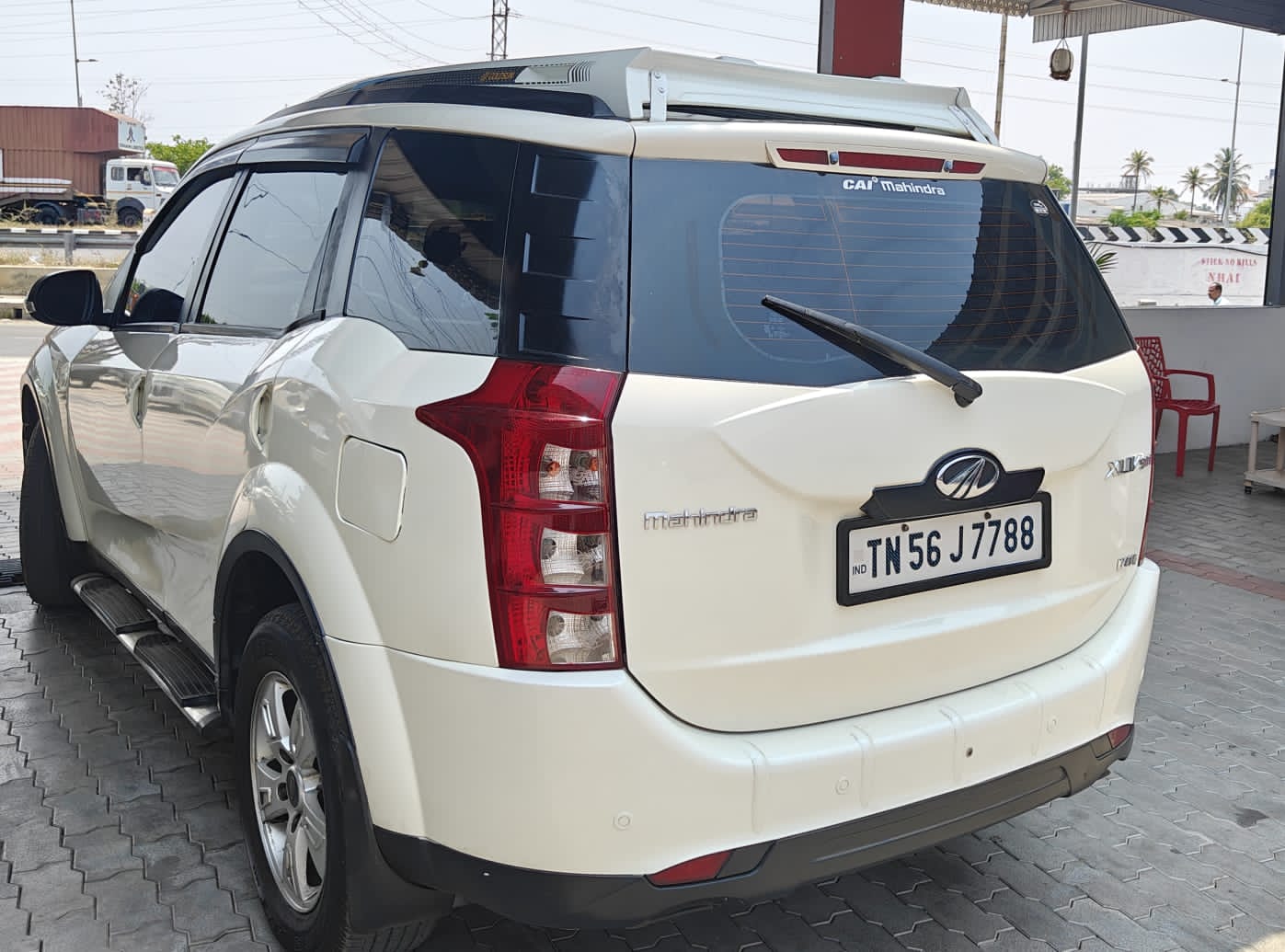 Mahindra XUV500 - Image 12