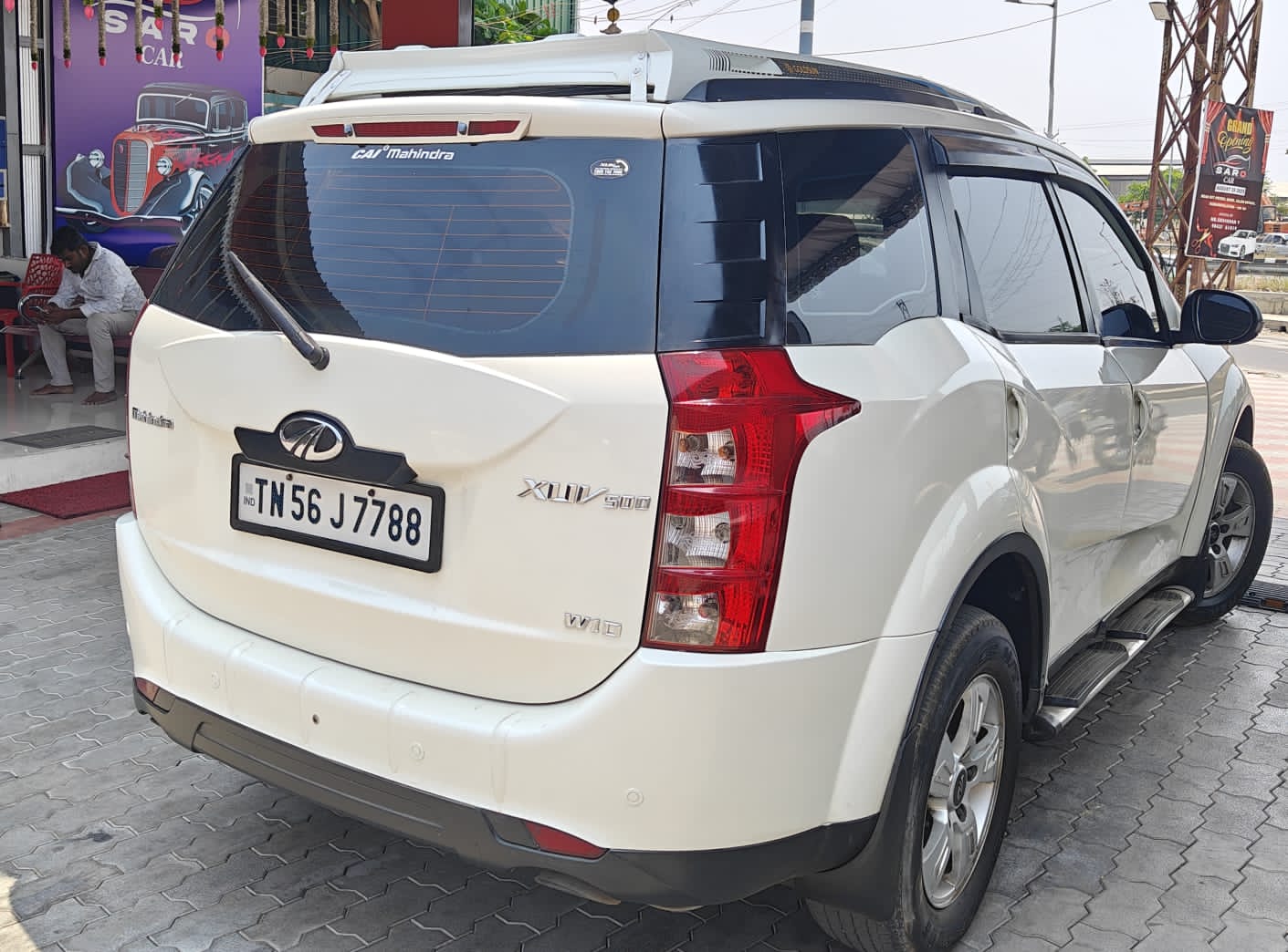 Mahindra XUV500 - Image 11