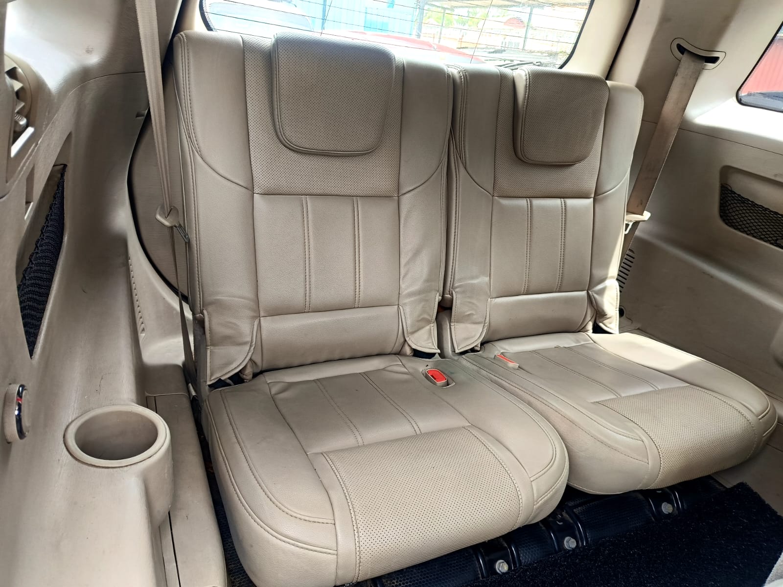 Mahindra XUV500 - Image 7