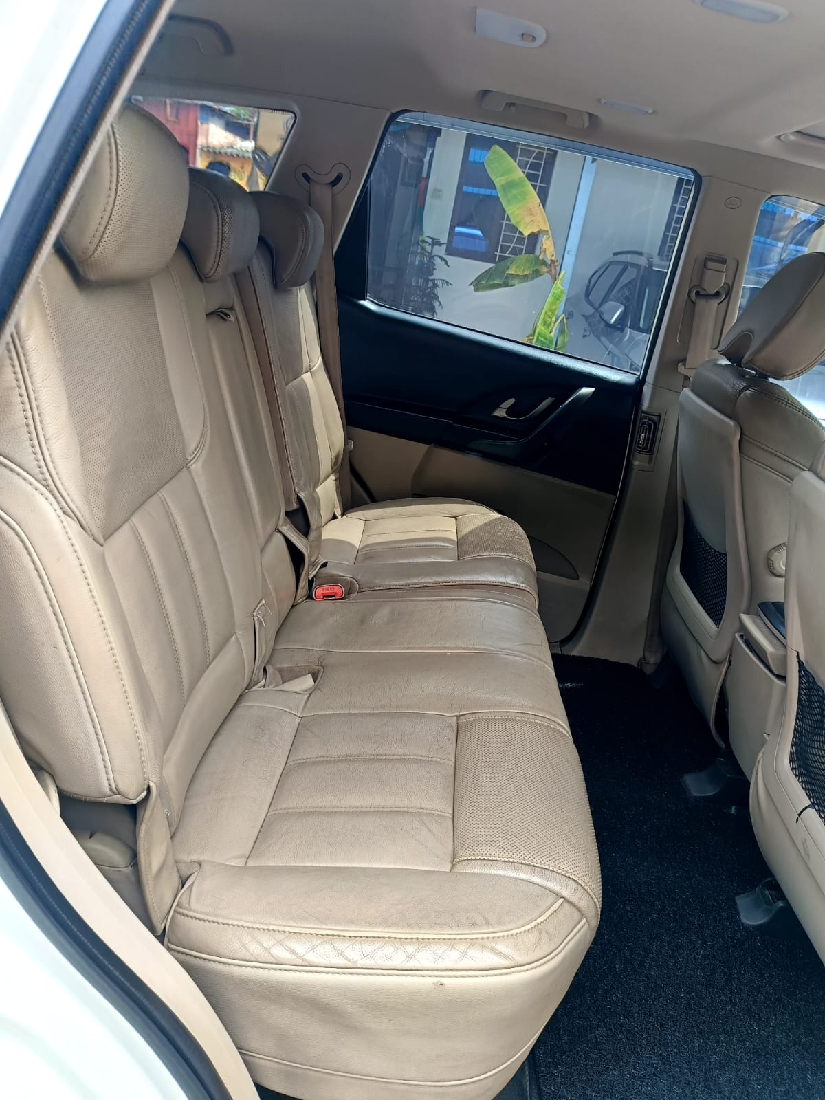 Mahindra XUV500 - Image 12