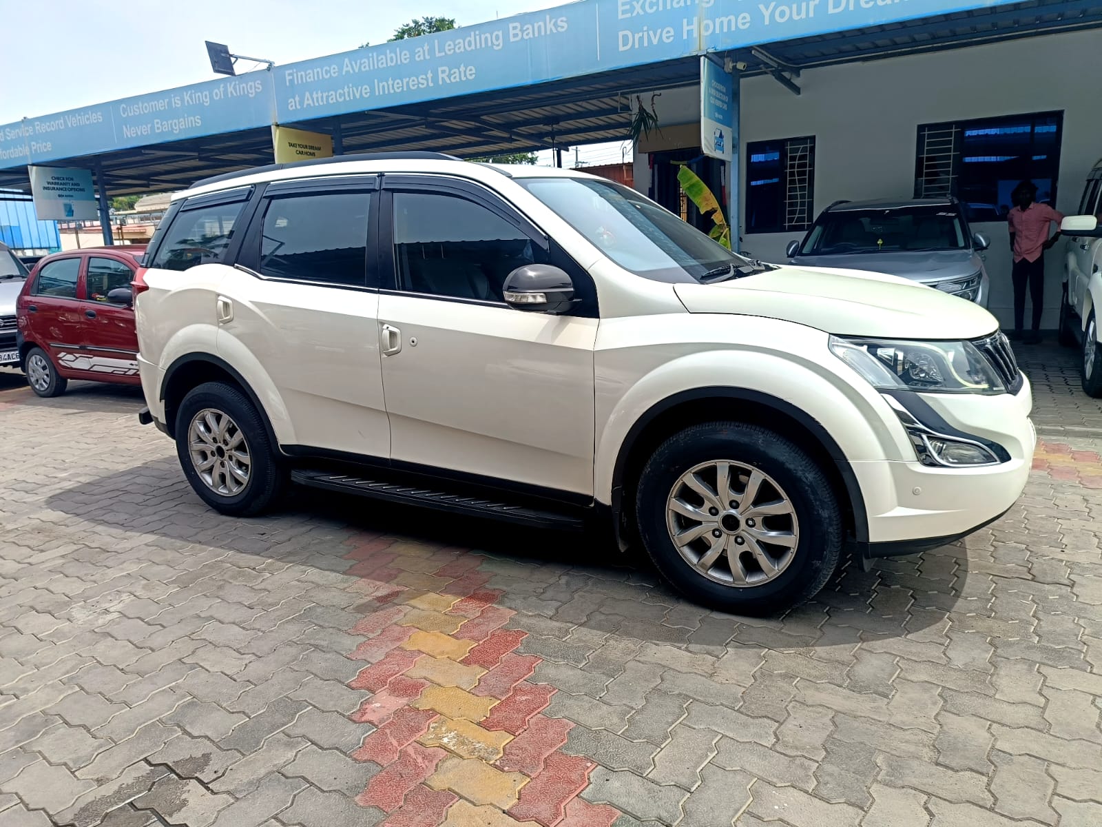 Mahindra XUV500 - Image 11