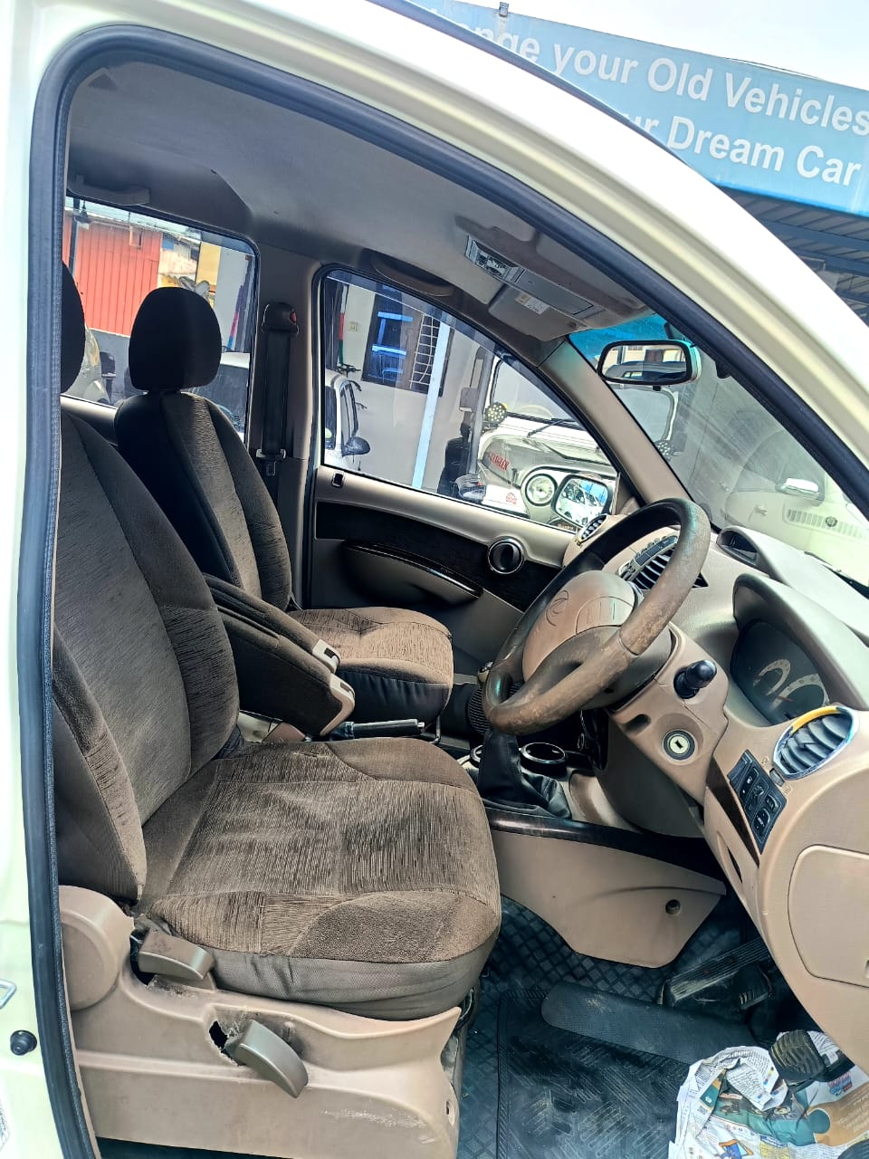 Mahindra Xylo - Image 5