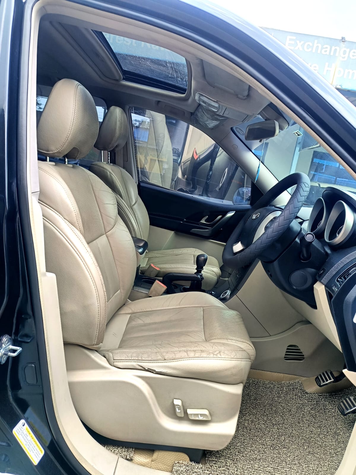 Mahindra XUV500 - Image 15