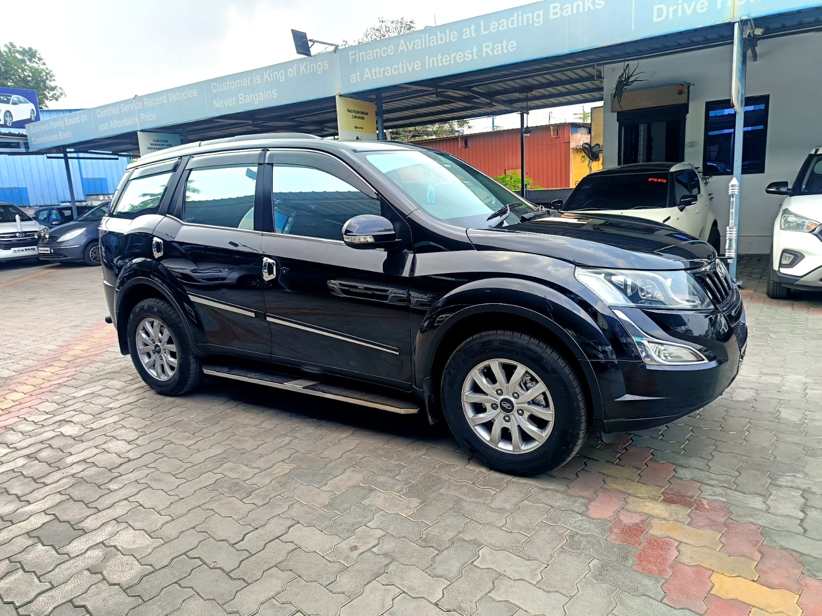 Mahindra XUV500 - Image 2