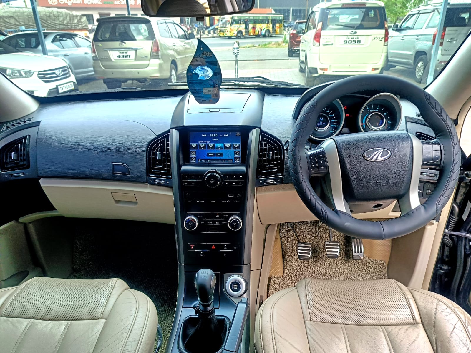 Mahindra XUV500 - Image 5