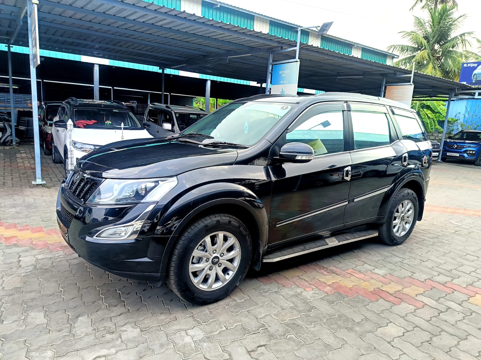 Mahindra XUV500 - Image 14