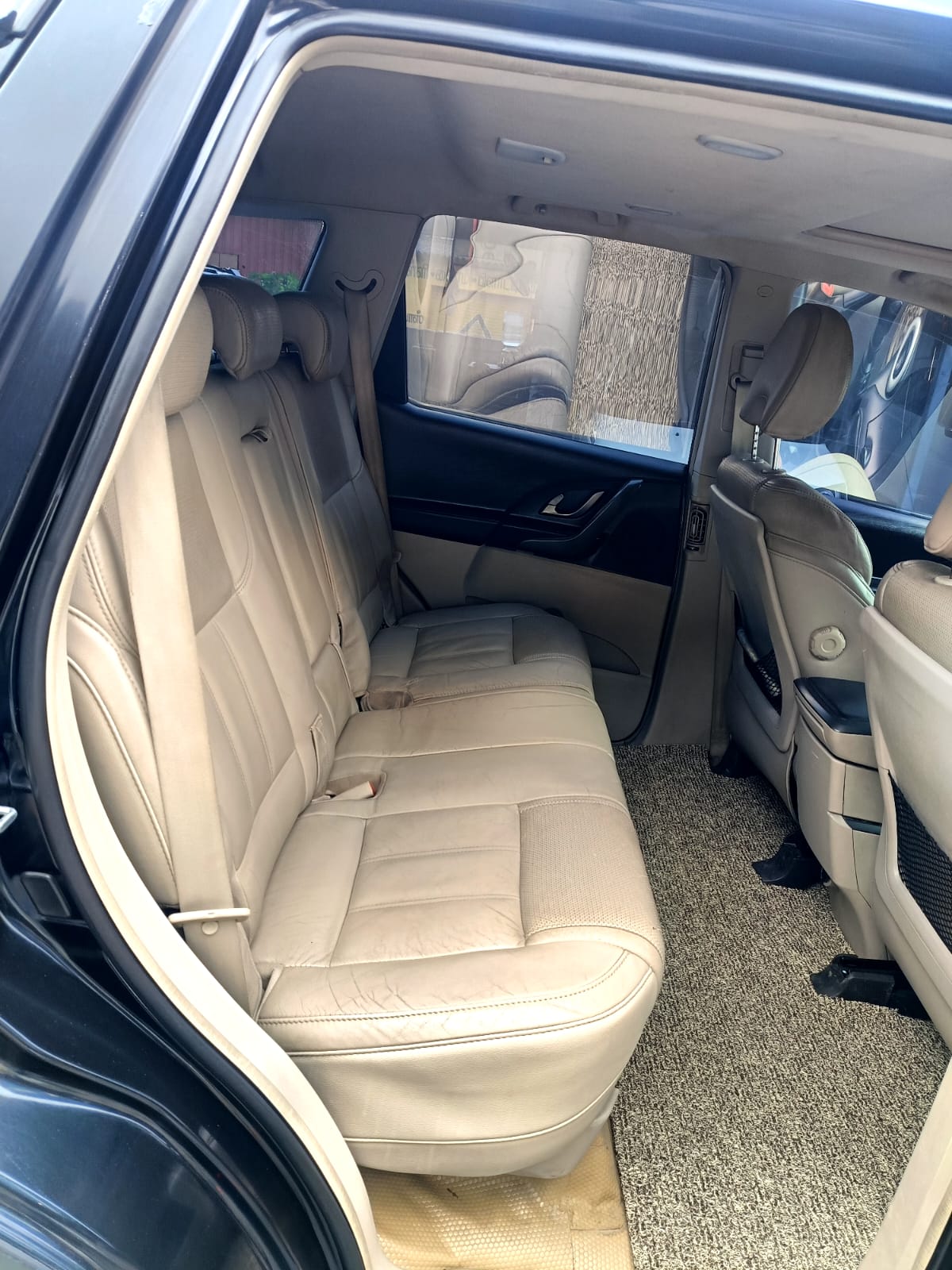Mahindra XUV500 - Image 13