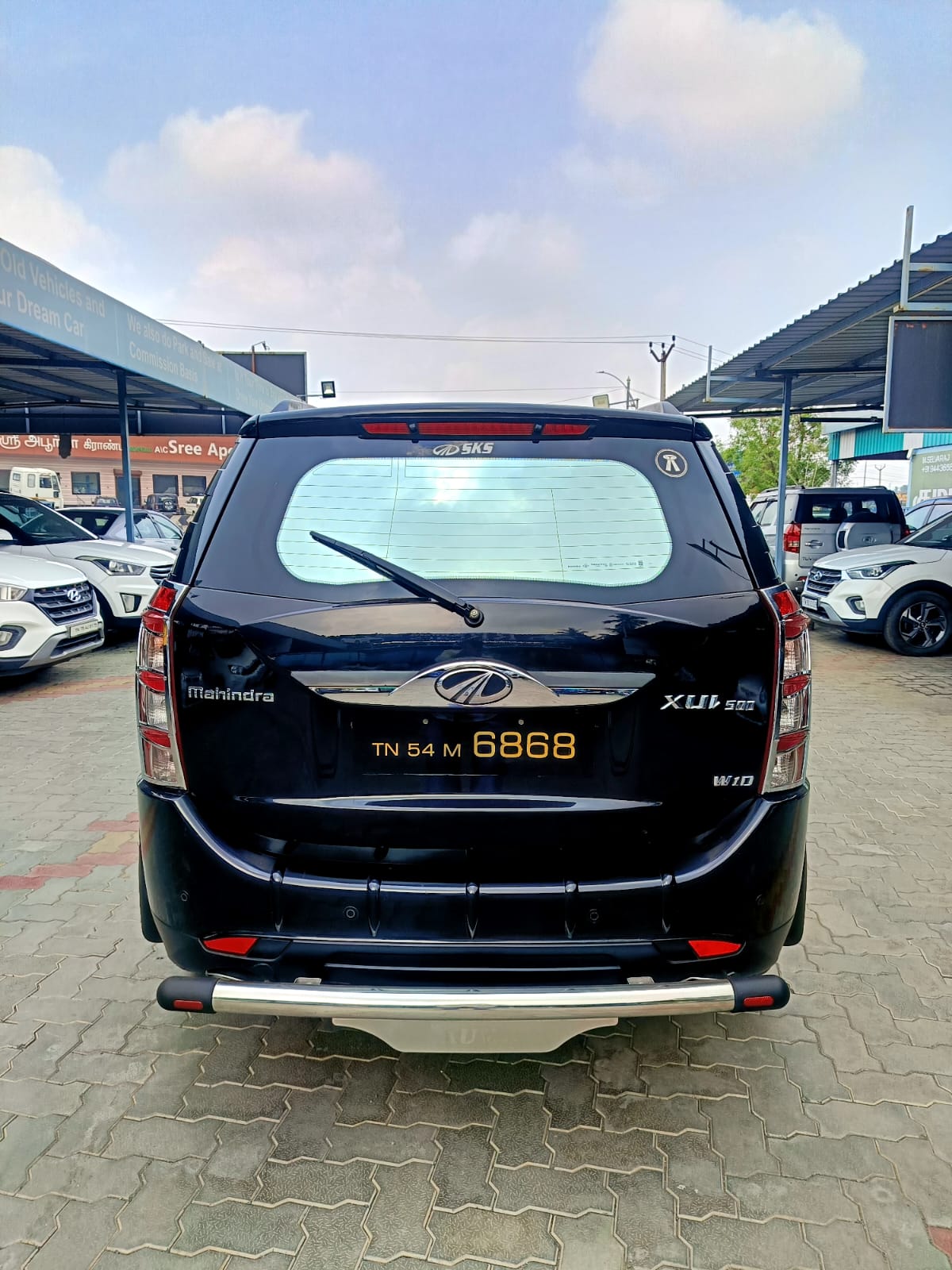 Mahindra XUV500 - Image 8