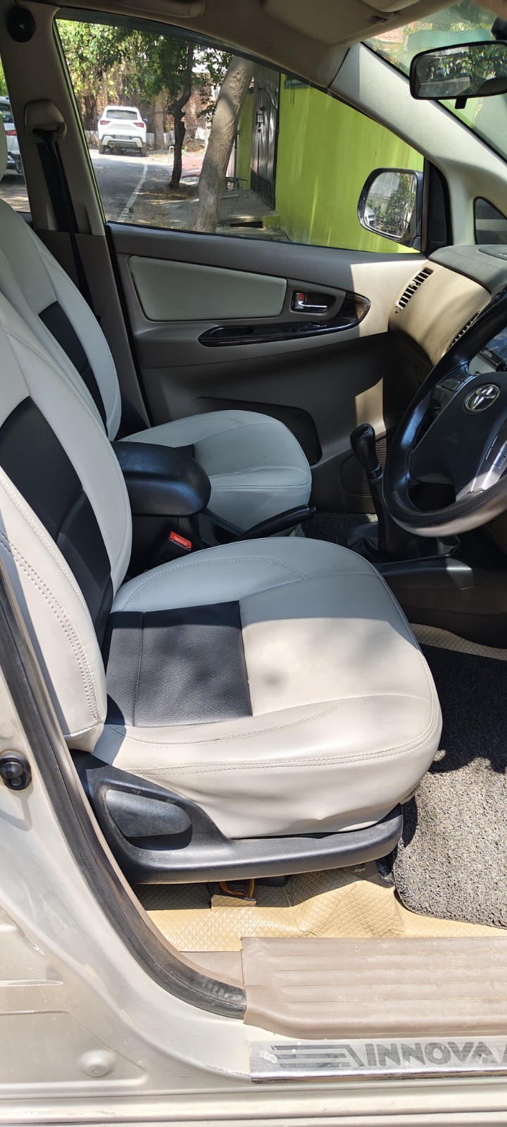 Toyota Innova - Image 3
