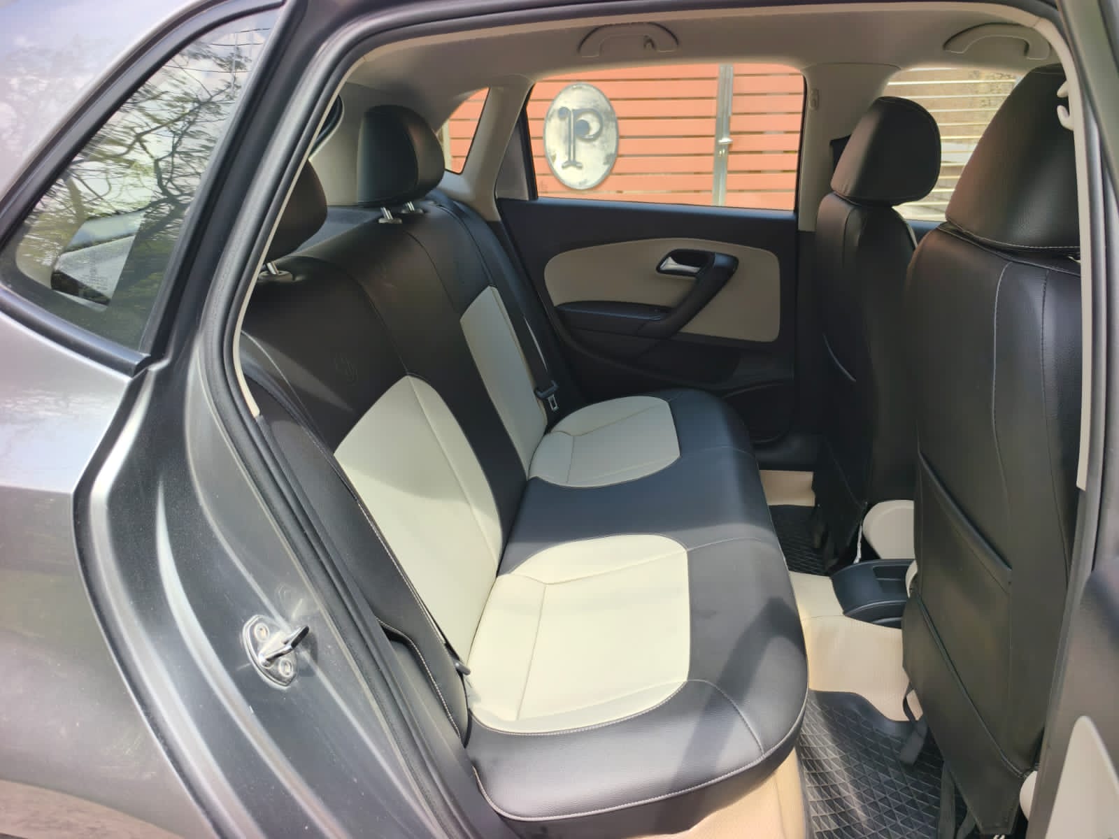 Volkswagen Polo - Image 12