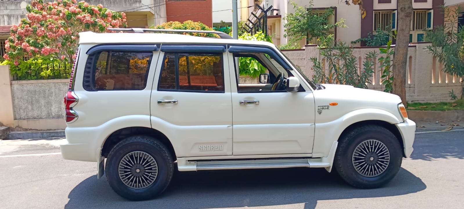 Mahindra Scorpio - Image 17